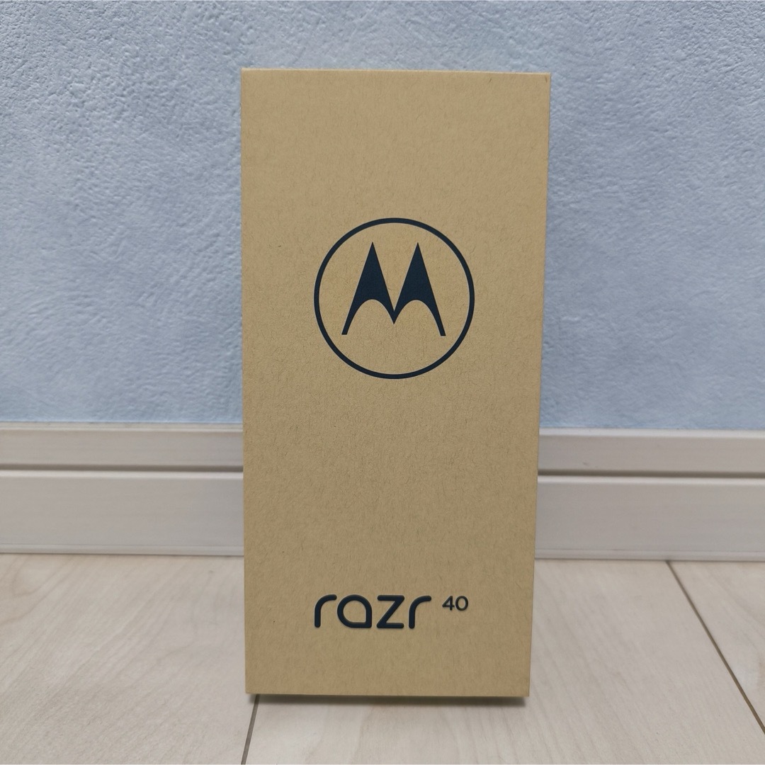Motorola(モトローラ)のMotorola Razr 40 バニラクリーム SIMフリー スマホ/家電/カメラのスマートフォン/携帯電話(スマートフォン本体)の商品写真