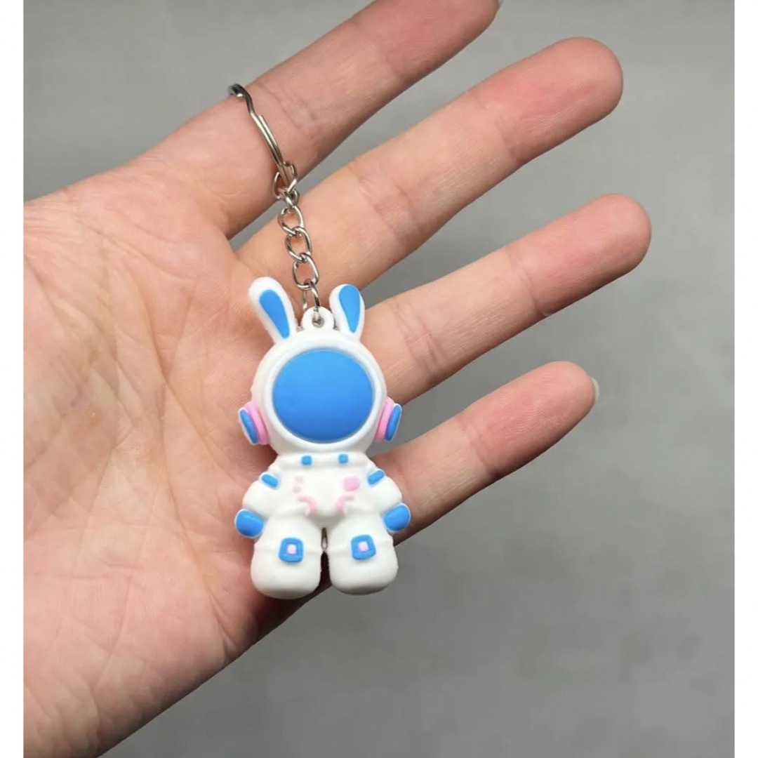 宇宙うさぎ可愛いキーホルダー！ブルー➕ピンク2個セット メンズのファッション小物(キーホルダー)の商品写真