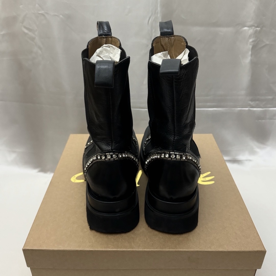 ZARA(ザラ)の【定価3万7千程】レザー ショートブーツ ラインストーン レディースの靴/シューズ(ブーツ)の商品写真