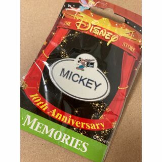 ディズニー(Disney)のディズニーストア キャストネーム型ピンバッジ MICKEY Disney DS(バッジ/ピンバッジ)