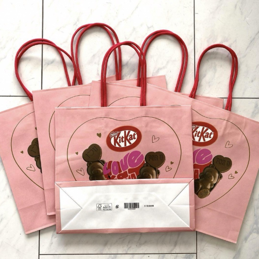 Nestle(ネスレ)の【希少】5枚セット キットカット　ハートフルベア　オリジナルショッパー（紙袋） レディースのバッグ(ショップ袋)の商品写真