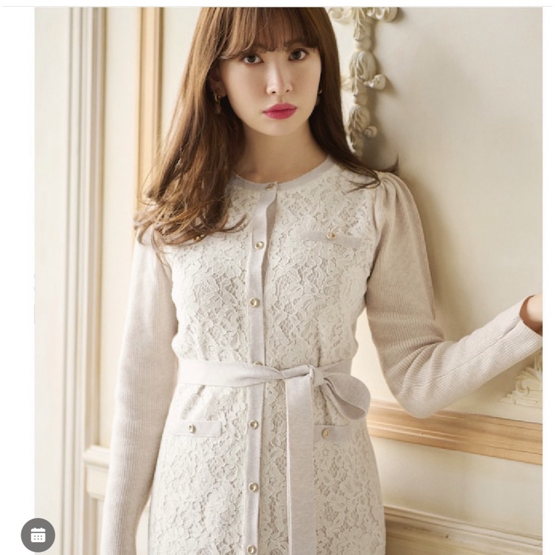 Her lip to(ハーリップトゥ)のHerlipto Victoria Lace Belted Knit Dress レディースのワンピース(ロングワンピース/マキシワンピース)の商品写真