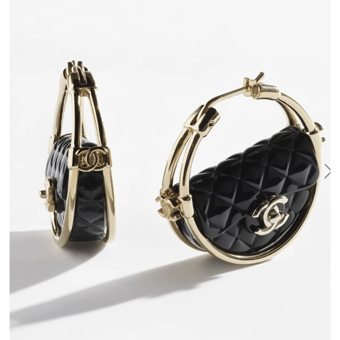 CHANEL(シャネル)の未使用品CHANELバッグフープピアス23Cマトラッセシャネル22 レディースのアクセサリー(ピアス)の商品写真