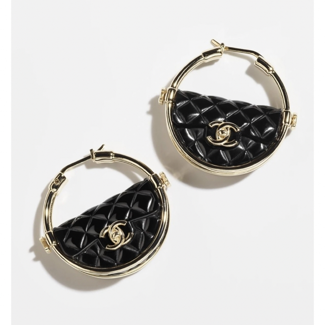 CHANEL(シャネル)の未使用品CHANELバッグフープピアス23Cマトラッセシャネル22 レディースのアクセサリー(ピアス)の商品写真