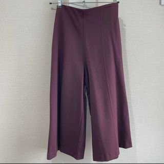 ユニクロ(UNIQLO)の新品タグ付　UNIQLO クロップドパンツ　パープル　Sサイズ　ユニクロ(クロップドパンツ)