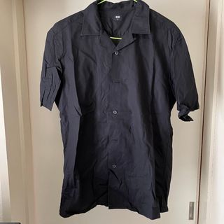 ユニクロ(UNIQLO)のUNIQLO ユニクロ　半袖　シャツ　黒　M(シャツ)