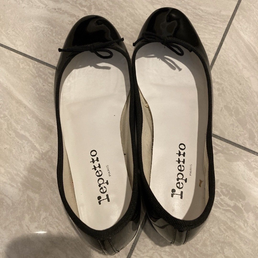 repetto(レペット)のレペット　バレエシューズ　ヒール　エナメル 黒 38 レディースの靴/シューズ(バレエシューズ)の商品写真