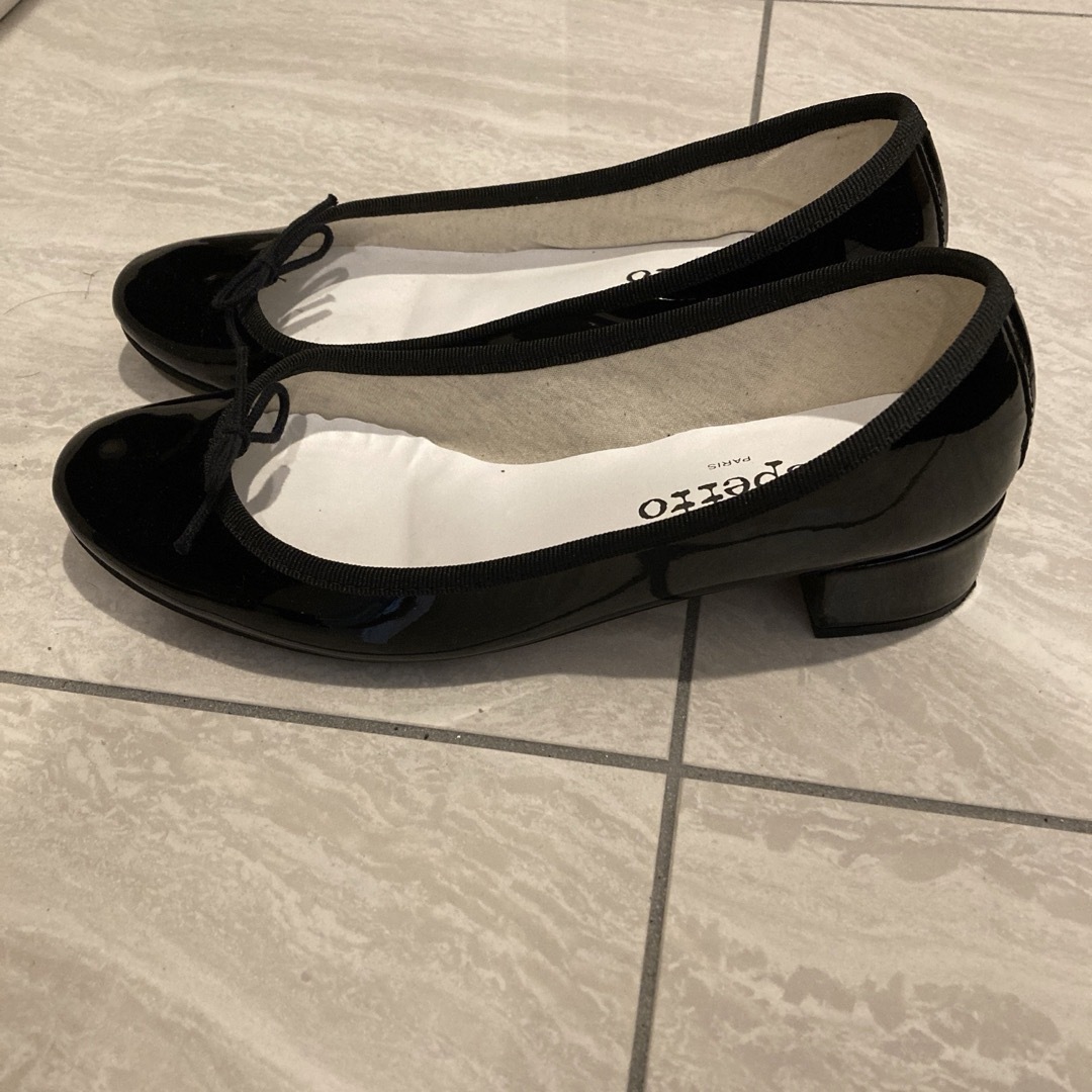 repetto(レペット)のレペット　バレエシューズ　ヒール　エナメル 黒 38 レディースの靴/シューズ(バレエシューズ)の商品写真