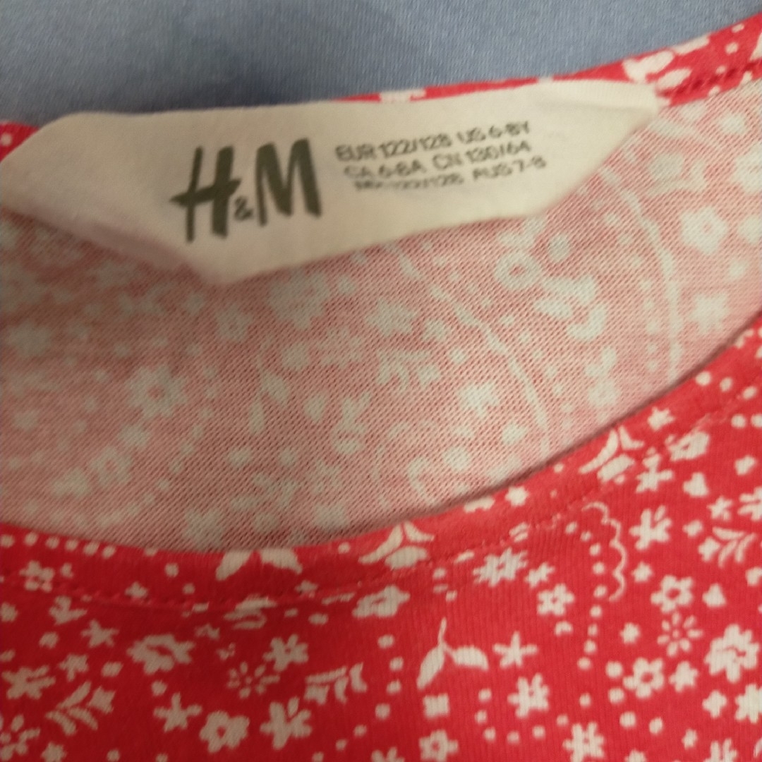 H&M(エイチアンドエム)のH&M レッド ペイズリー柄 タンクトップワンピース 122cm  120cm キッズ/ベビー/マタニティのキッズ服女の子用(90cm~)(ワンピース)の商品写真