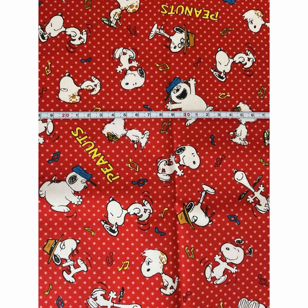 SNOOPY(スヌーピー)のPEANUT スヌーピー オックス生地 赤 ハンドメイド 生地 布 はぎれ ハンドメイドの素材/材料(生地/糸)の商品写真