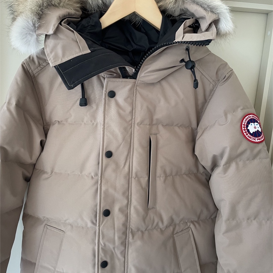 CANADA GOOSE(カナダグース)の【新品未使用】カナダグース　メンズ　レディース　ダウンジャケット　タン　tan メンズのジャケット/アウター(ダウンジャケット)の商品写真