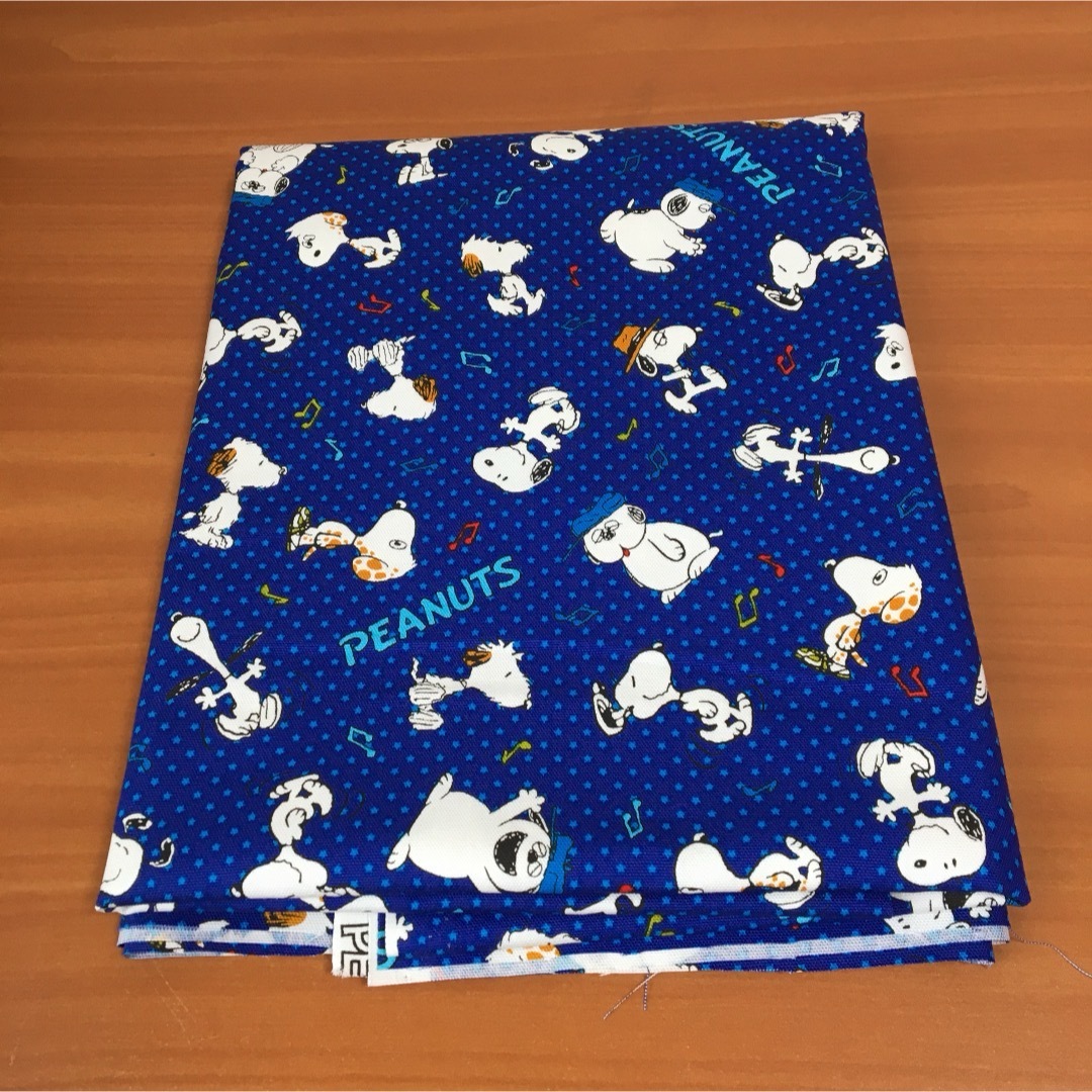 SNOOPY(スヌーピー)のPEANUTS スヌーピー オックス生地 青 生地布 ハギレ ハンドメイド ハンドメイドの素材/材料(生地/糸)の商品写真