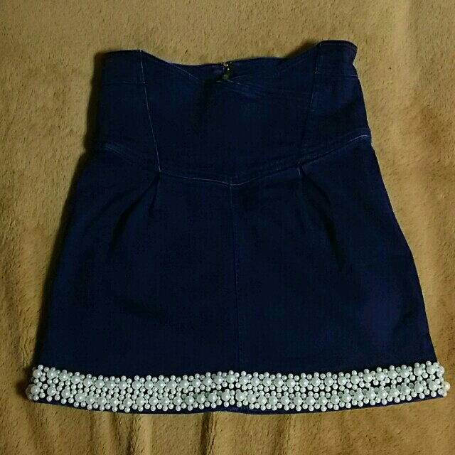 Delyle NOIR(デイライルノアール)のDelyle NOIR♡裾パールデニムスカート レディースのスカート(ミニスカート)の商品写真