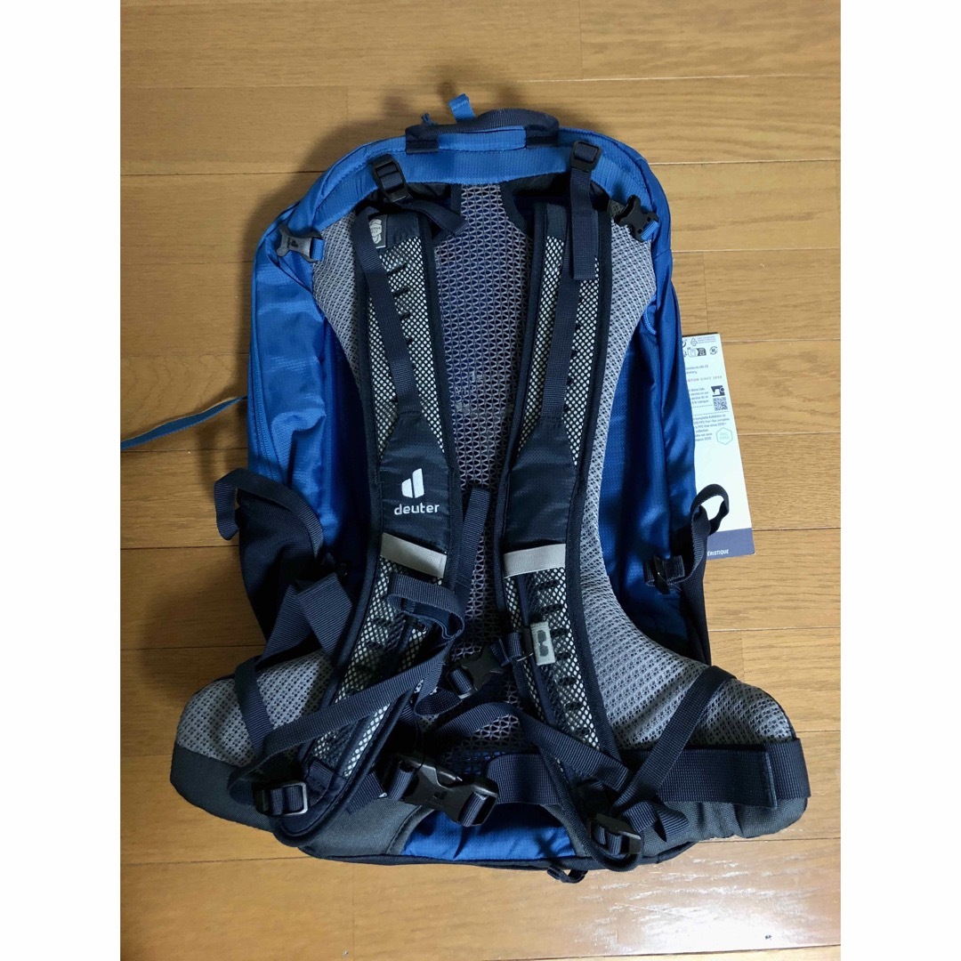 Deuter(ドイター)の新品未使用【deuter】バックパック フューチュラ 23〈リーフ×インク〉 スポーツ/アウトドアのアウトドア(登山用品)の商品写真