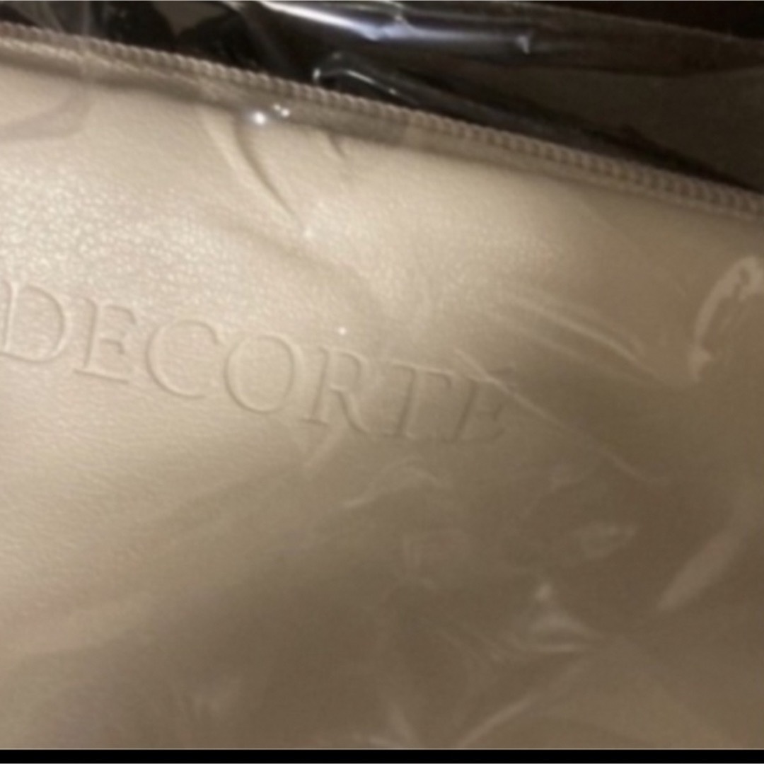 COSME DECORTE(コスメデコルテ)のDECORTE☆コスメデコルテ　クリスマスコフレ2022 ポーチ　限定品 レディースのファッション小物(ポーチ)の商品写真