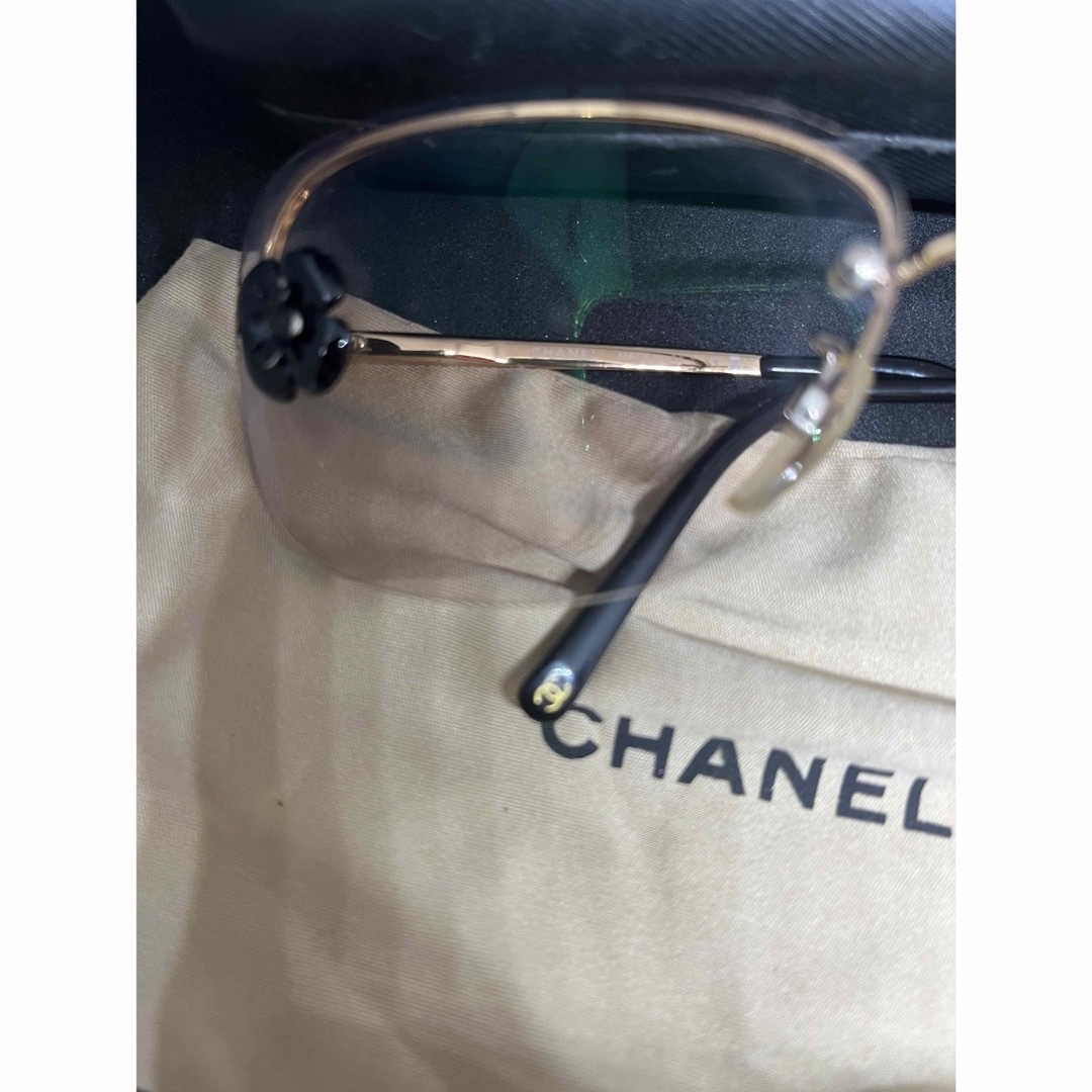 CHANEL(シャネル)のCHANELサングラスシャネルサングラスカメリア レディースのファッション小物(サングラス/メガネ)の商品写真