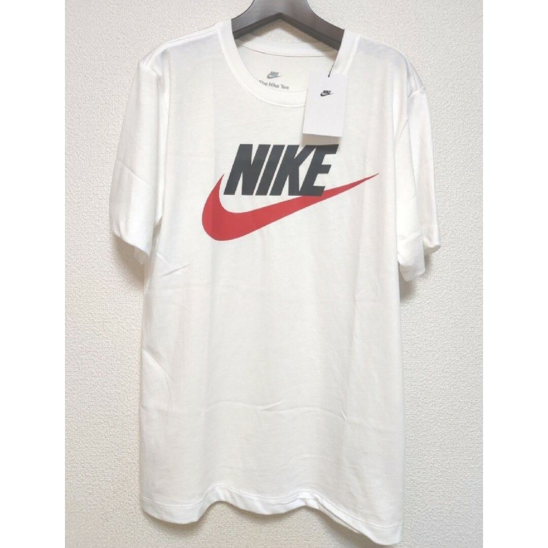 NIKE(ナイキ)の新品タグ付き【NIKE/ナイキ】Tシャツ ホワイト Sサイズ レディースのトップス(Tシャツ(半袖/袖なし))の商品写真