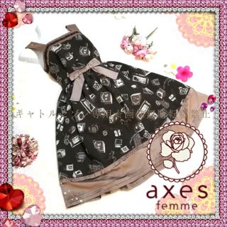 アクシーズファム(axes femme)の【匿名配送】axes femme♡プレゼントＢＯＸ柄フレアワンピース(ひざ丈ワンピース)