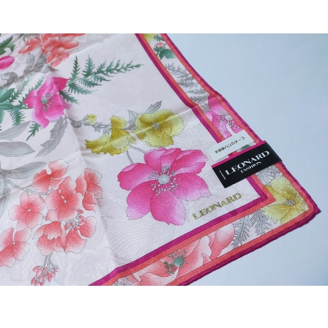 LEONARD(レオナール)のLEONARD/ レオナール　 大判 ハンカチ ⑦　絹混　プチスカーフ レディースのファッション小物(ハンカチ)の商品写真