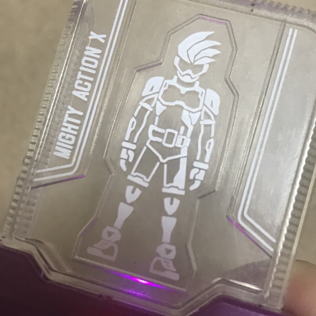 仮面ライダー エグゼイド ガシャット風 キーホルダー 光る ライト エンタメ/ホビーのフィギュア(特撮)の商品写真