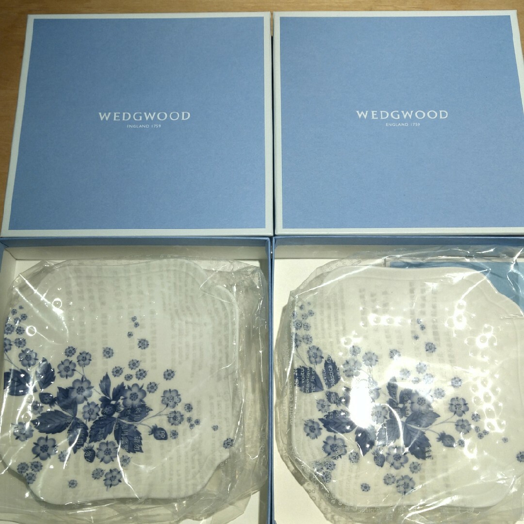 WEDGWOOD(ウェッジウッド)のウエッジウッド　ストロベリー ブルーム インディゴ スモールプレート インテリア/住まい/日用品のキッチン/食器(食器)の商品写真