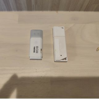 Toshiba 8GB とBuffalo 16GB USB　メモリ　２点セット(PC周辺機器)