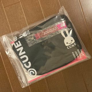 キューン(CUNE)のCUNE キューン ウサギワッペン付き ウエストポーチ 　バッグ黒(ボディバッグ/ウエストポーチ)