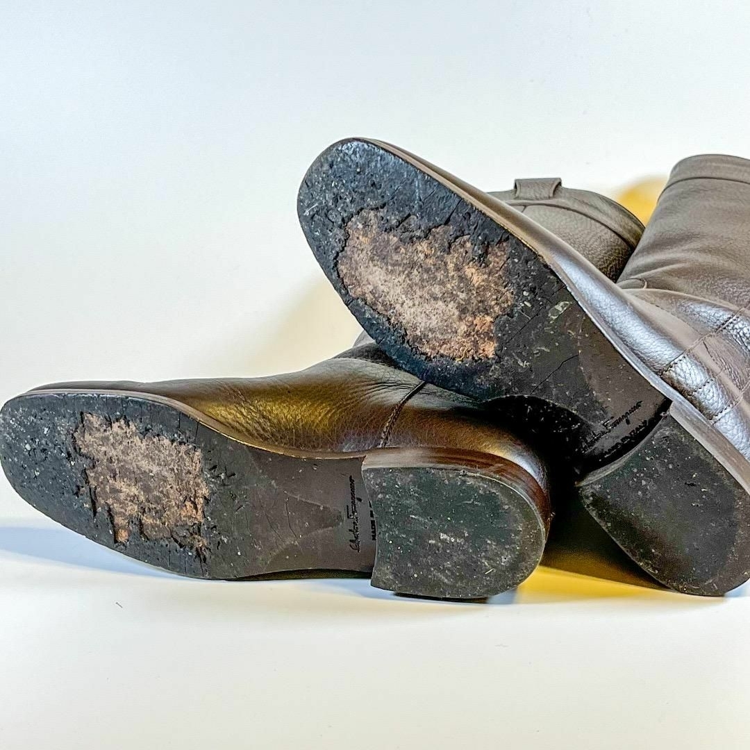 Salvatore Ferragamo(サルヴァトーレフェラガモ)のSalvatore Ferragamo ロングブーツ レザー 茶 レディースの靴/シューズ(ブーツ)の商品写真