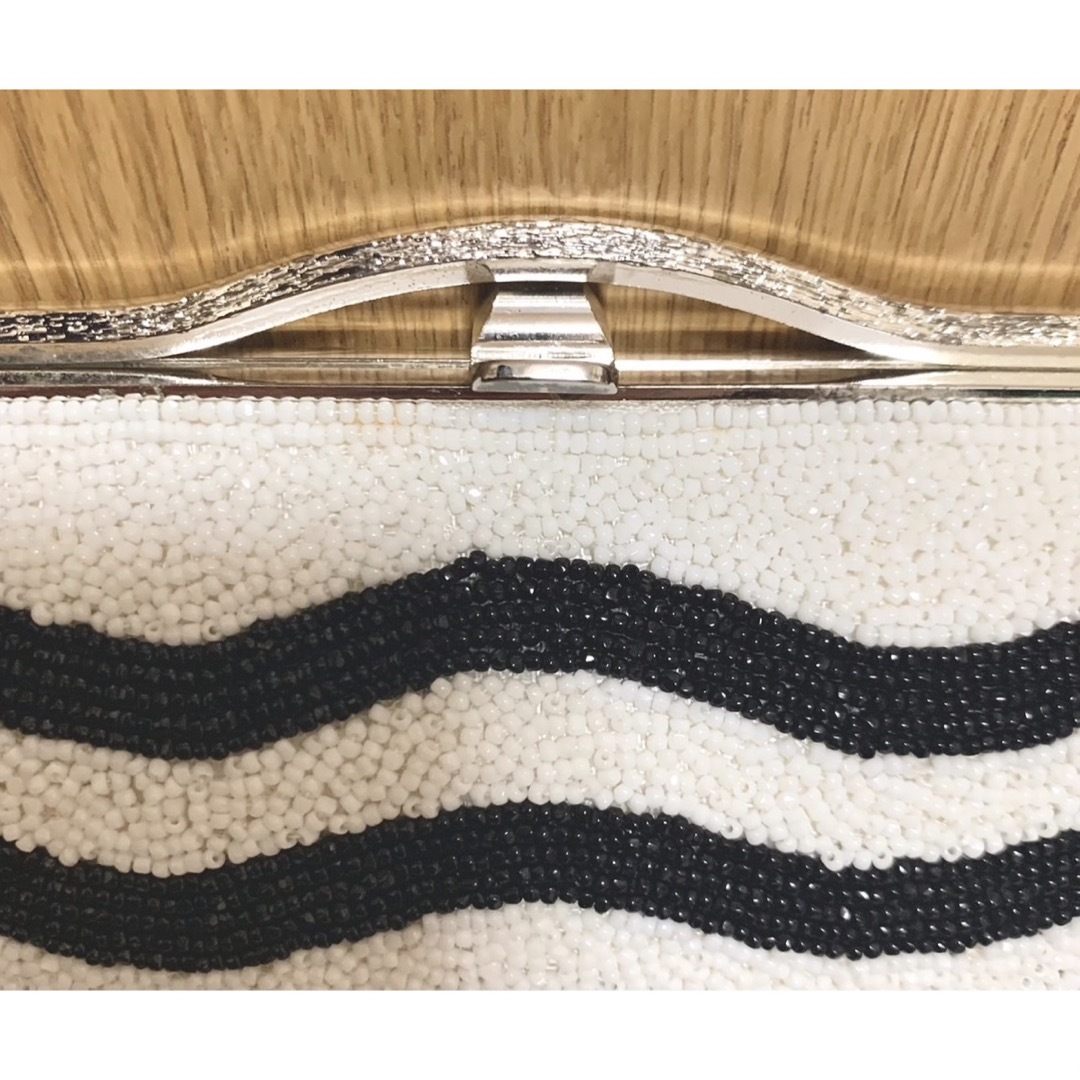 総ビーズ刺繍　パーティーバッグ　波模様　モノトーン　黒白　クラッチ　２WAY レディースのバッグ(クラッチバッグ)の商品写真