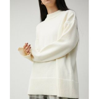 アズールバイマウジー(AZUL by moussy)のアズール バック スリット ハイネック ニット トップス ホワイト Sサイズ(ニット/セーター)