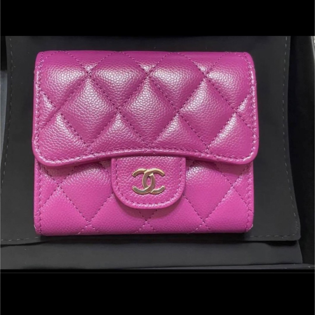 CHANEL(シャネル)のCHANEL シャネル　ミニ財布　ココマーク　パープル　三つ折り財布　新品　限定 レディースのファッション小物(財布)の商品写真