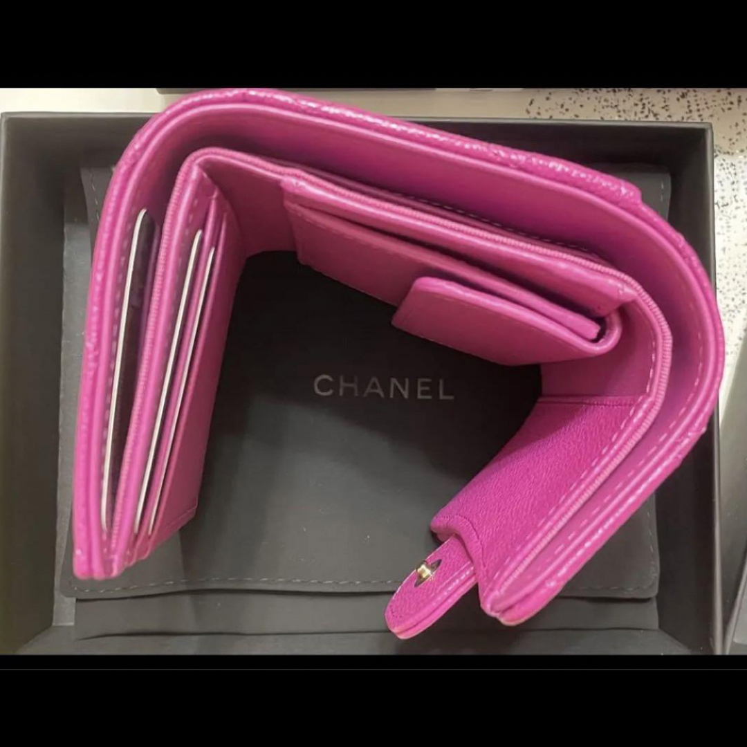 CHANEL(シャネル)のCHANEL シャネル　ミニ財布　ココマーク　パープル　三つ折り財布　新品　限定 レディースのファッション小物(財布)の商品写真