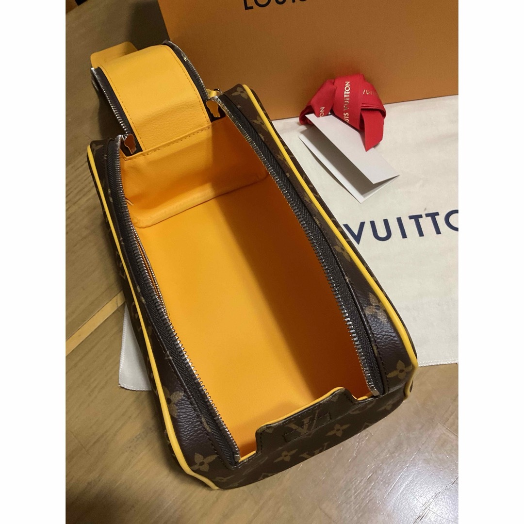 LOUIS VUITTON(ルイヴィトン)のLOUIS VUITTON ドップ・キット M46764 メンズのバッグ(セカンドバッグ/クラッチバッグ)の商品写真
