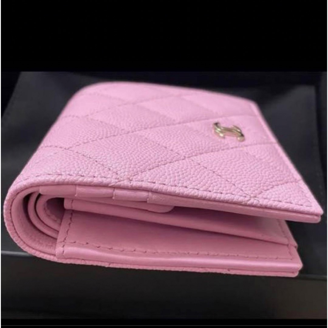 CHANEL(シャネル)のCHANEL  シャネル　2つ折り　財布　ウォレット　ミニ財布　ピンク　新品 レディースのファッション小物(財布)の商品写真