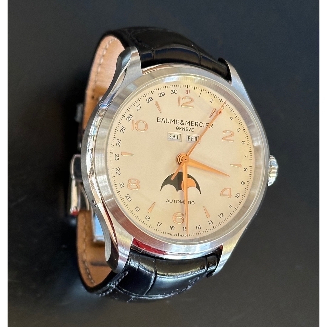 BAUME&MERCIER(ボームエメルシエ)のボームアンドメルシエ クリフトン トリプルカレンダー ムーンフェイズ メンズの時計(腕時計(アナログ))の商品写真