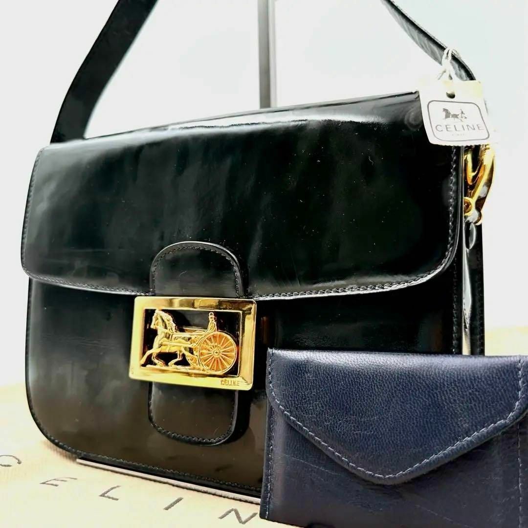 celine(セリーヌ)の《超希少/新品未使用品》タグ ミラー付 CELINE 馬車金具 ショルダーバッグ レディースのバッグ(ショルダーバッグ)の商品写真