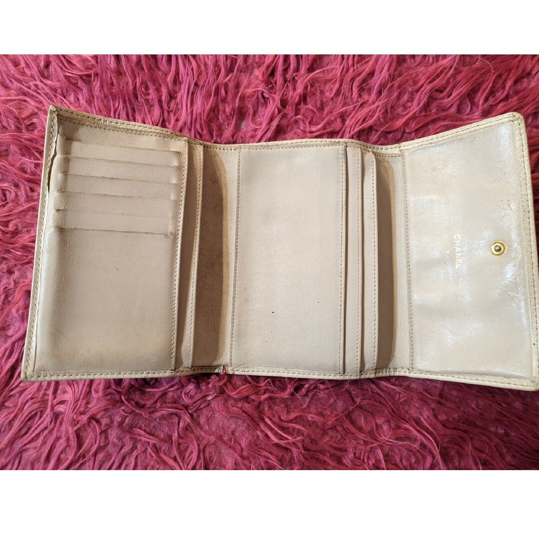 CHANEL(シャネル)の❤CHANEL 三つ折り 財布 キャビアスキン レザー　白❤ レディースのファッション小物(財布)の商品写真