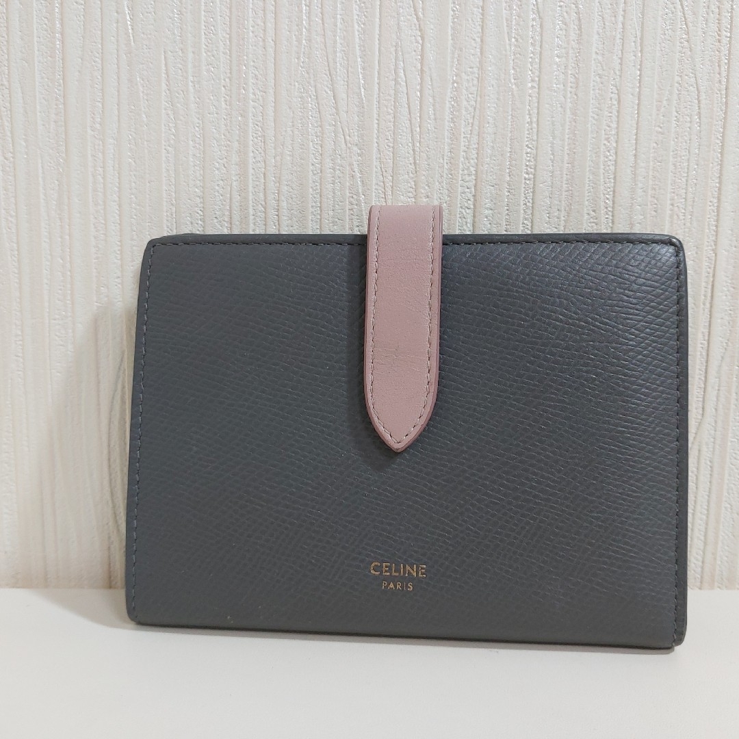 celine(セリーヌ)のセリーヌ ミディアム ストラップウォレット ベルト財布 グレー 10B643 レディースのファッション小物(財布)の商品写真