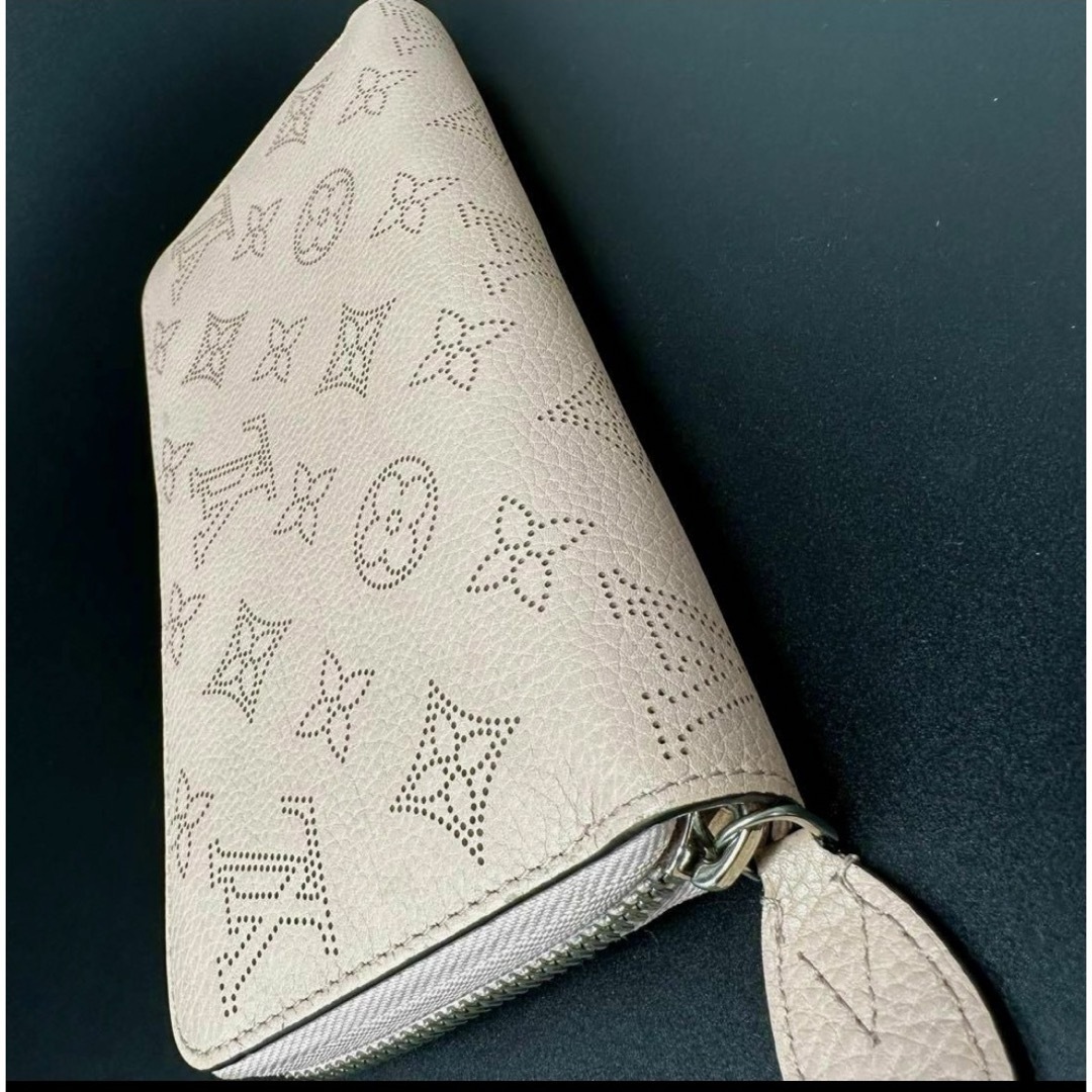 LOUIS VUITTON(ルイヴィトン)の売り切れ美品★ルイヴィトン　マヒナジッピーウォレット レディースのファッション小物(財布)の商品写真