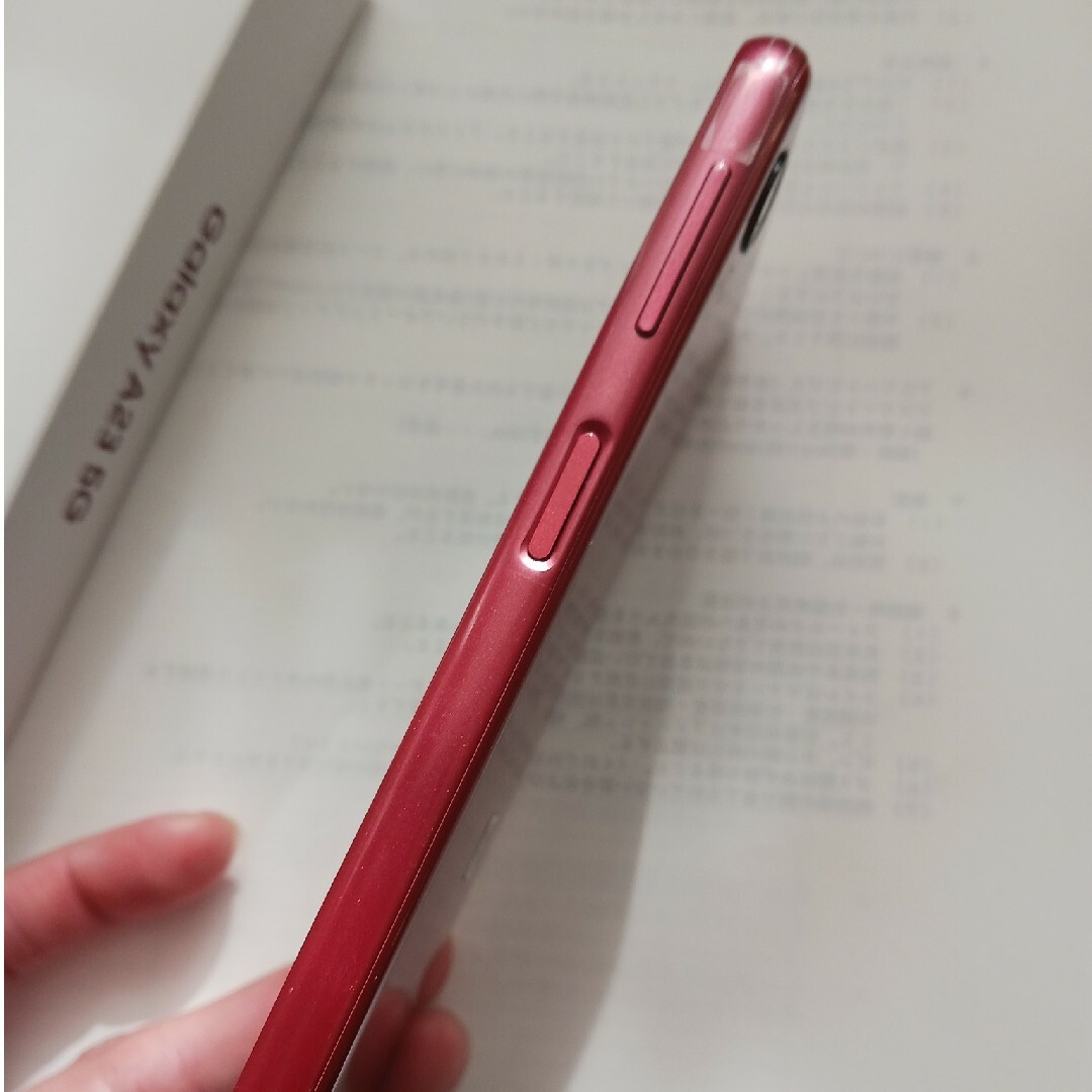 Galaxy(ギャラクシー)のUQ　Galaxy A23 5G Android　スマホ本体　赤 red スマホ/家電/カメラのスマートフォン/携帯電話(スマートフォン本体)の商品写真