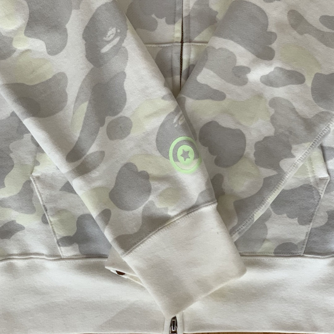 A BATHING APE(アベイシングエイプ)の蓄光　シャークパーカー メンズのトップス(パーカー)の商品写真