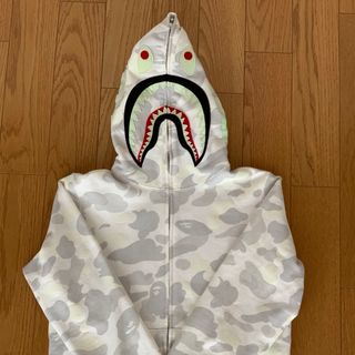 アベイシングエイプ(A BATHING APE)の蓄光　シャークパーカー(パーカー)