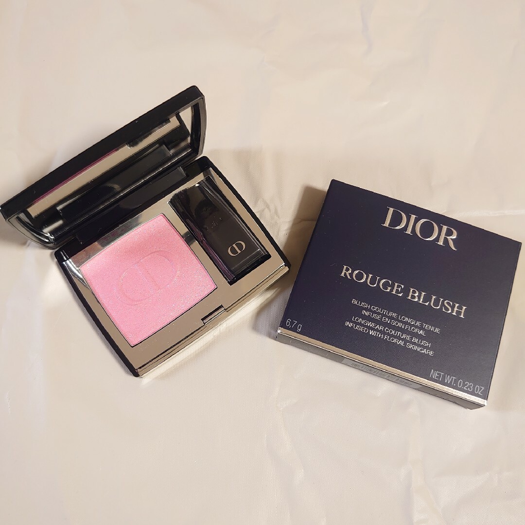 Dior(ディオール)のディオールスキン ルージュ ブラッシュ 212 チュチュホログラフィック コスメ/美容のベースメイク/化粧品(チーク)の商品写真