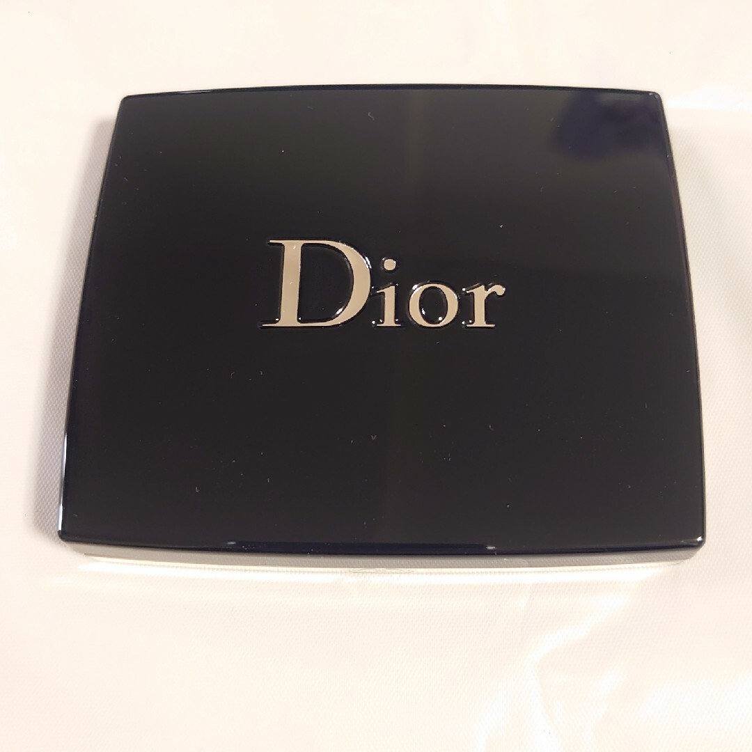Dior(ディオール)のディオールスキン ルージュ ブラッシュ 212 チュチュホログラフィック コスメ/美容のベースメイク/化粧品(チーク)の商品写真