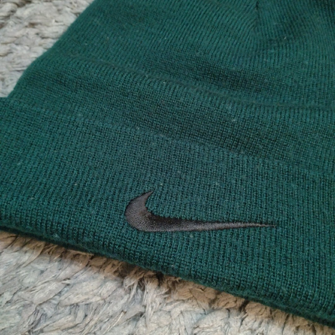 NIKE(ナイキ)の【レアカラー】90s NIKE スウォッシュ刺繍　ビーニー　ニットキャップ メンズの帽子(ニット帽/ビーニー)の商品写真