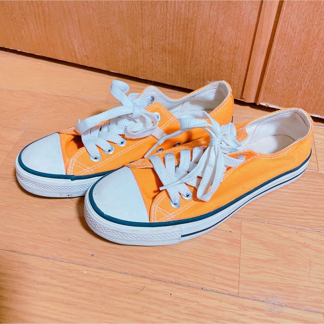スニーカー オレンジ 23cm レディースの靴/シューズ(スニーカー)の商品写真
