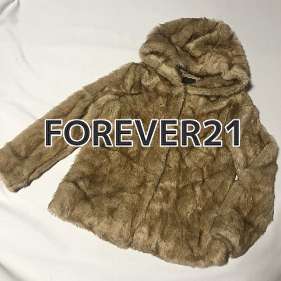 FOREVER 21(フォーエバートゥエンティーワン)のFOREVER21 コート ジャケット フェイクファー　ファー　フード付き レディースのジャケット/アウター(毛皮/ファーコート)の商品写真