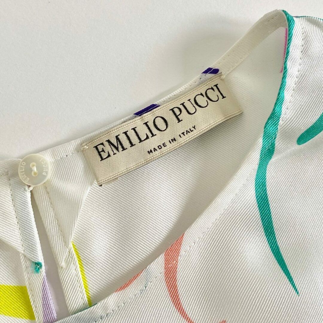 EMILIO PUCCI(エミリオプッチ)の16b4 EMILIO PUCCI エミリオプッチ マルチカラープリント シルクトップ 42 ホワイト ブラウス カットソーイタリア製 レディースのトップス(シャツ/ブラウス(半袖/袖なし))の商品写真