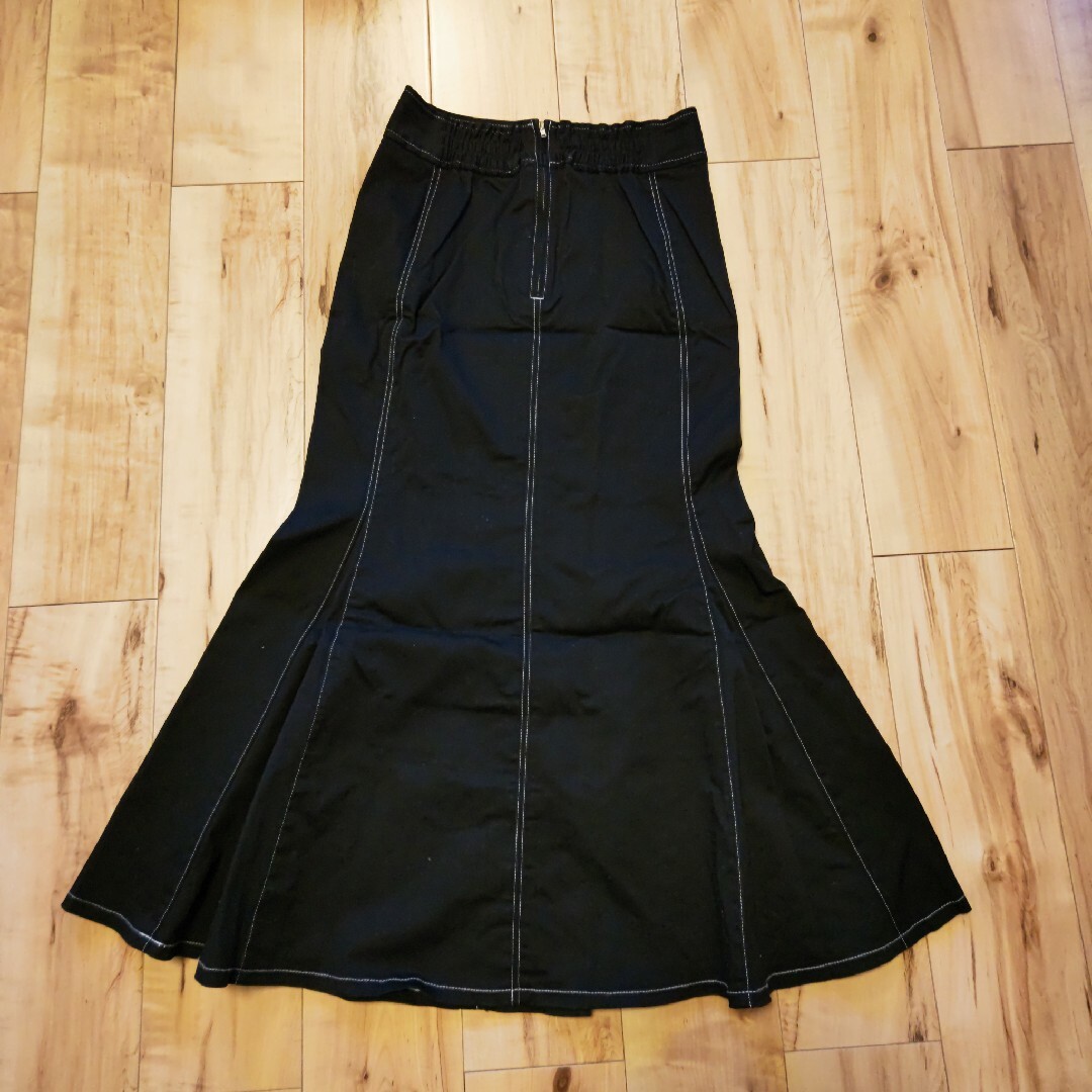 GU(ジーユー)のGU ジーユー マーメイドスカート 白スティッチ 黒サイズ　M レディースのスカート(ロングスカート)の商品写真