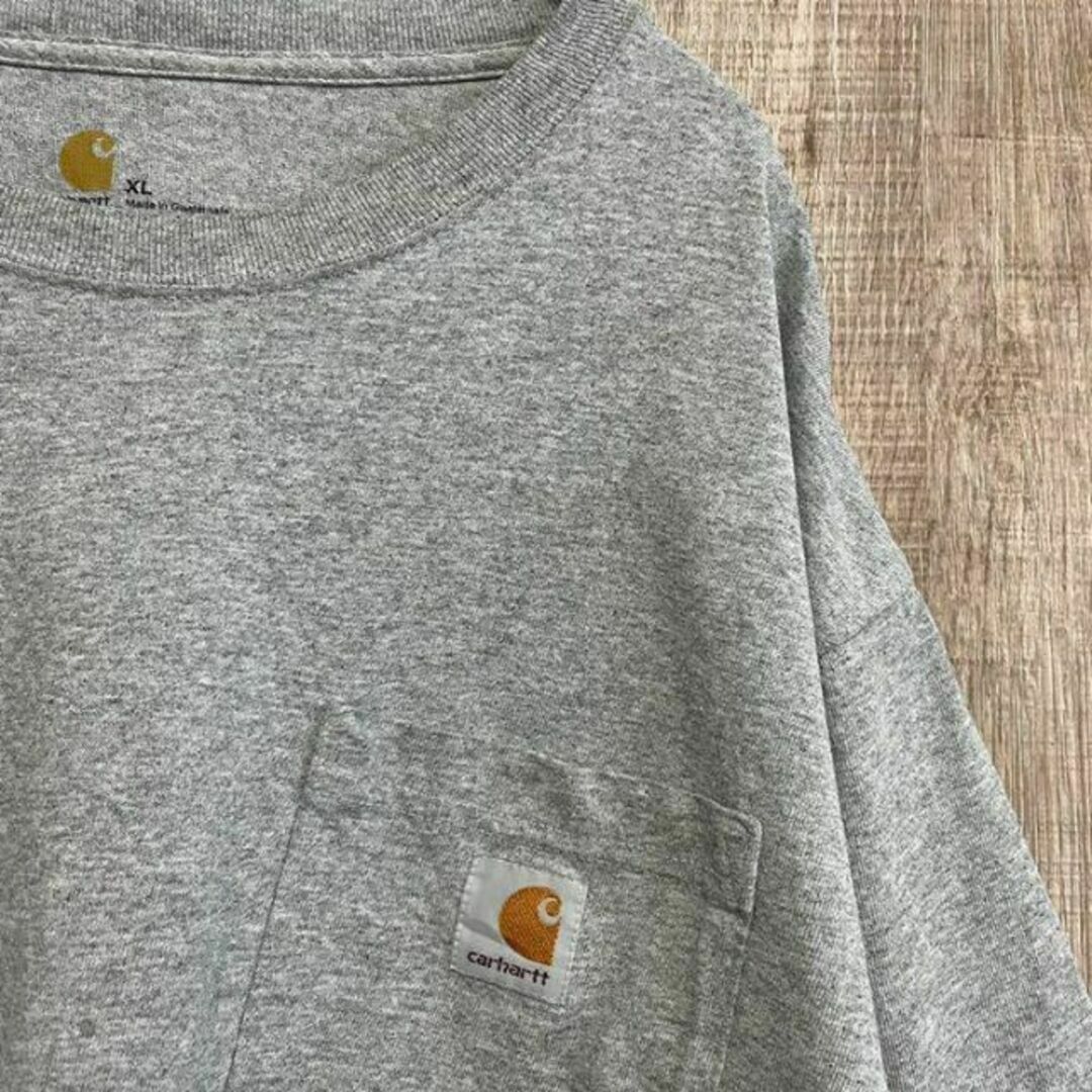 carhartt(カーハート)のcarhartt カーハート　ポケットT　ワンポイントロゴ　ライトグレー　XL メンズのトップス(Tシャツ/カットソー(半袖/袖なし))の商品写真